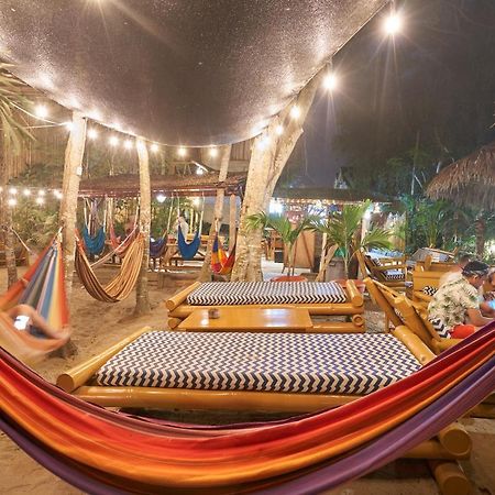 Hidden House Hostel Party Montanita Ngoại thất bức ảnh