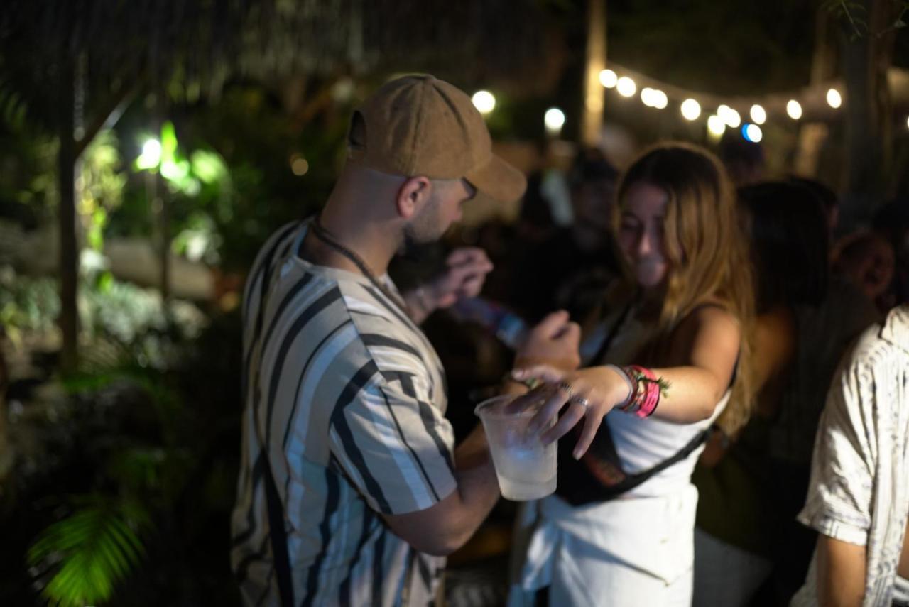 Hidden House Hostel Party Montanita Ngoại thất bức ảnh