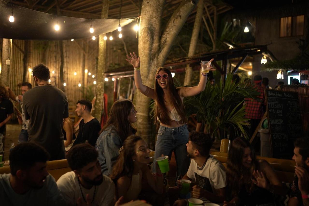 Hidden House Hostel Party Montanita Ngoại thất bức ảnh